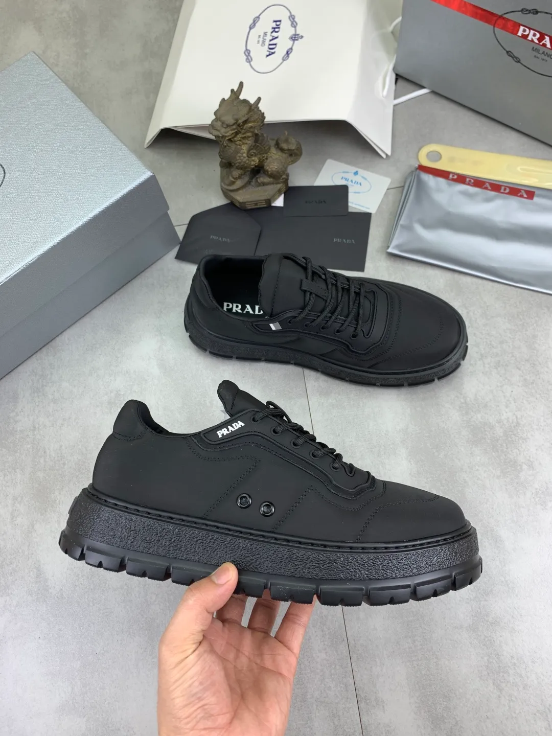 Men's men's shoes 💰P580💰 [New style] popular models are on the official website, 🆘 Trendy brand (Prada) mainly promotes popular models, avant-garde and versatile fashionable men's shoes private version mold opening, cowhide surface splicing 1:1.. Fashionable and simple, original imported cowhide lining cowhide feet; the atmosphere and personality are more fashionable, eye-catching and pursuing class. It will subvert the old idea and be a must-have for fashionistas with you! Must keep it for yourself! Tall and comfortable, large and low, high-end quality workmanship. Number of yards: 38-45 4️⃣optional.